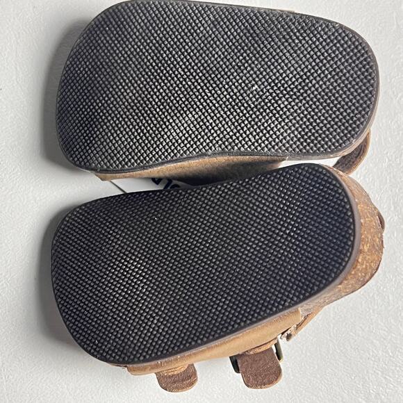 Old Navy Faux Leather Baby Shoes Sz 0-3M - Picture 6 of 7
